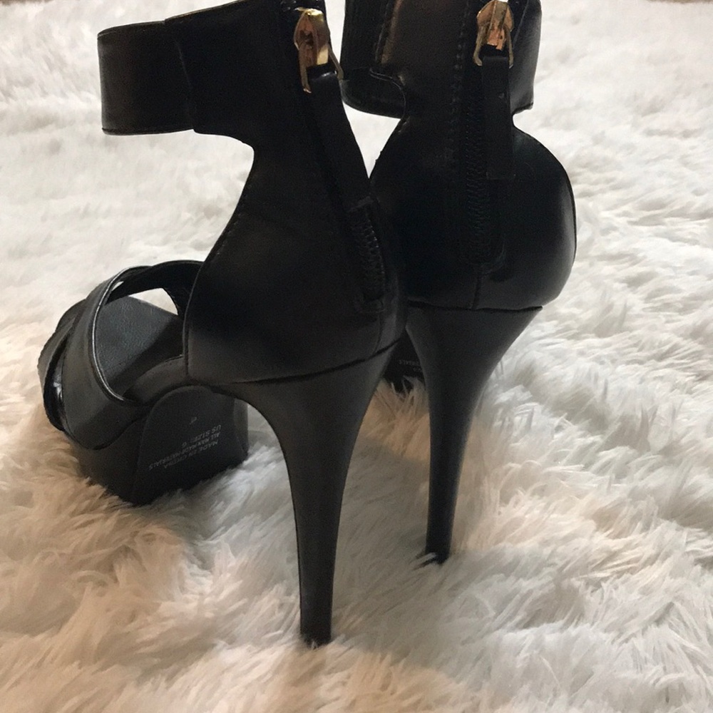 Heels - Picture 3 of 4